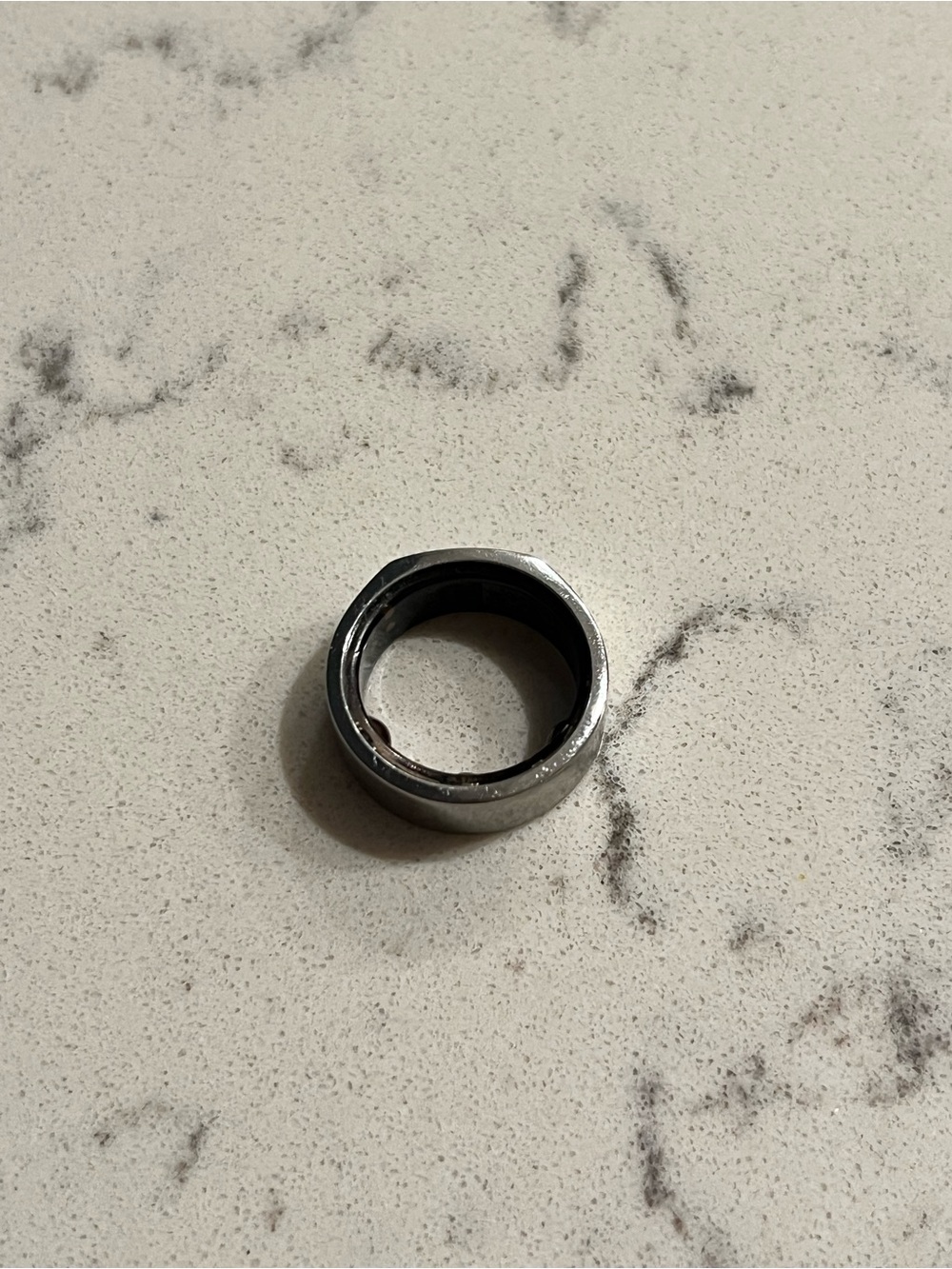 Oura Ring Gen 3 Heritage Silver, Size 8 - Picture 3 of 8